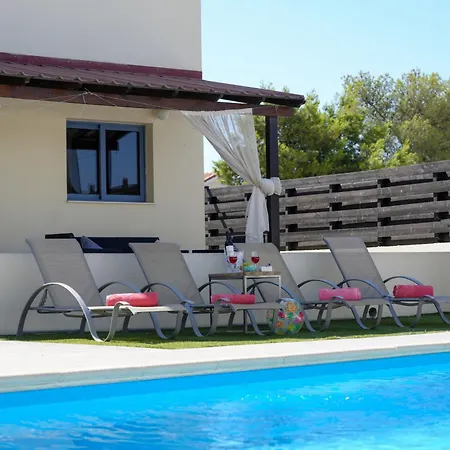 Villa Paradise Complex - Larnaca *