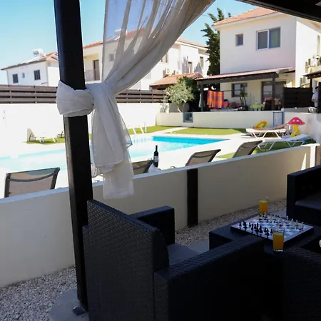 Villa Paradise Complex - Larnaca *